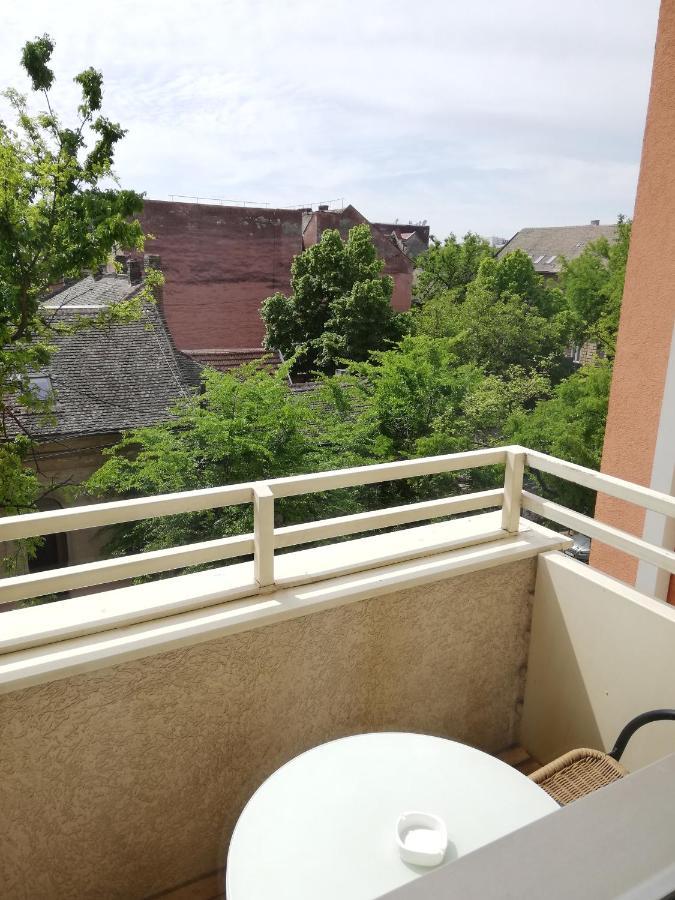 Smiley 2 - Subotica Centar Apartment Luaran gambar