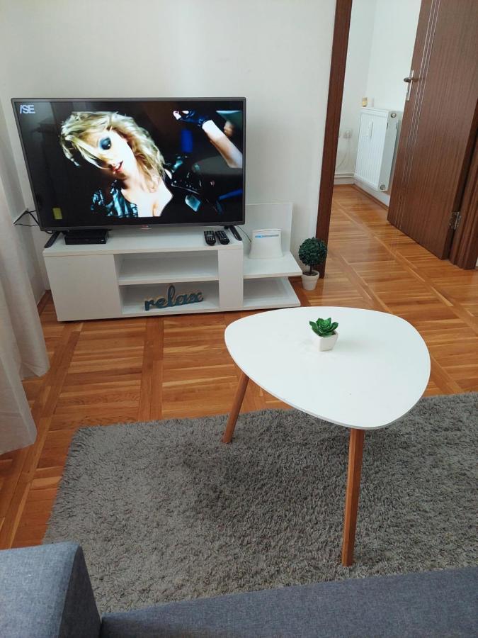 Smiley 2 - Subotica Centar Apartment Luaran gambar