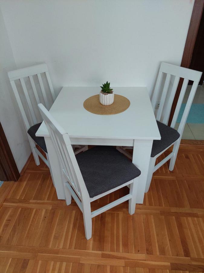 Smiley 2 - Subotica Centar Apartment Luaran gambar