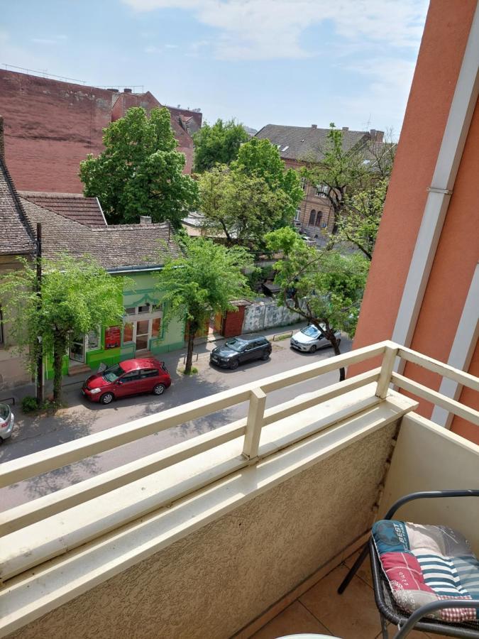 Smiley 2 - Subotica Centar Apartment Luaran gambar